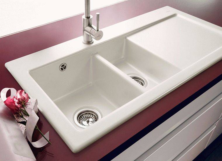 Évier en céramique pour la cuisine: types, aperçu des fabricants + que rechercher lors du choix