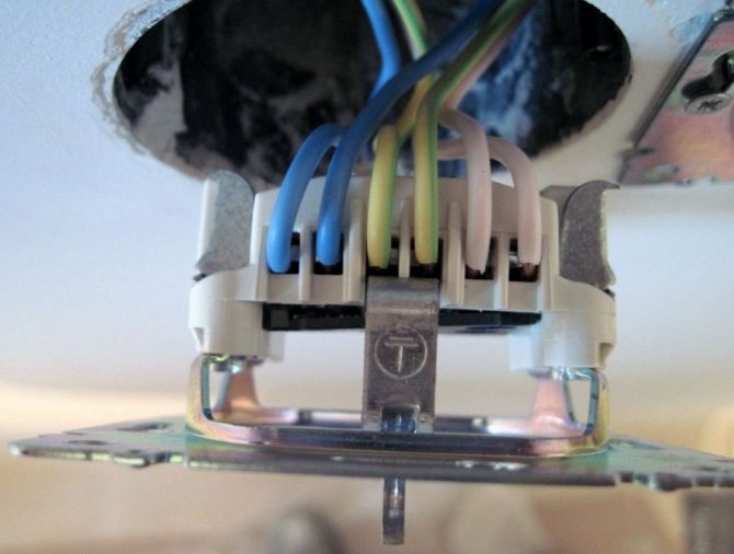 Comment installer et connecter une prise de terre : apprentissage des prises de terre