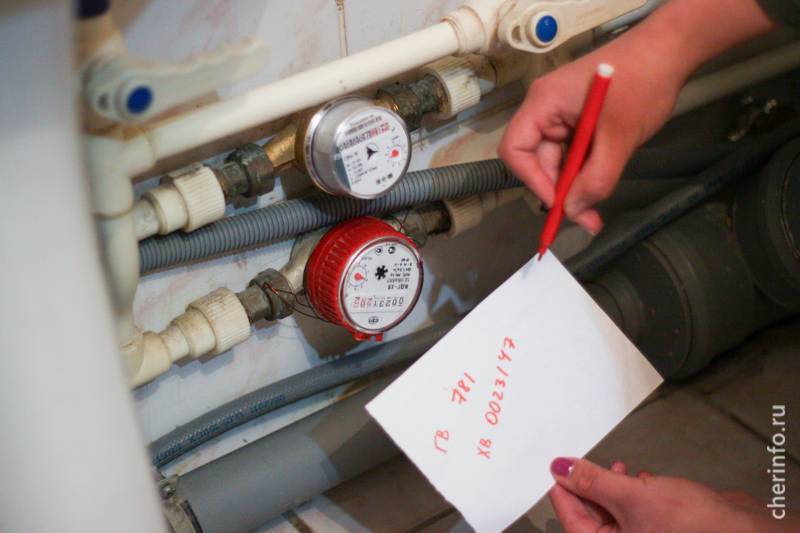 Quels numéros sur les compteurs d'eau doivent être lus lors de la transmission des lectures