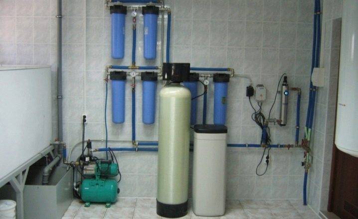 Comment choisir un filtre à eau : types de systèmes de purification et leurs caractéristiques