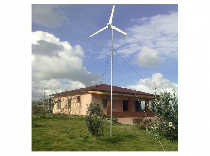 Puissance et efficacité des éoliennes de différents types : un aperçu des caractéristiques techniques