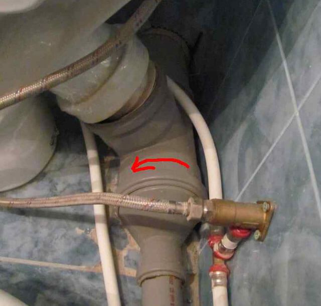 Pourquoi ça sent les égouts dans une maison privée, dans une salle de bain ou des toilettes, comment se débarrasser de l'odeur des tuyaux d'égout