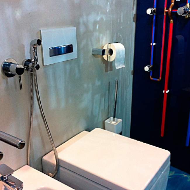 Installation d'une douche hygiénique: nous installons correctement la douche de nos propres mains