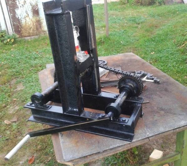 Comment plier un tube profilé: types de cintreuses de profilés et aperçu de 3 méthodes "manuelles"