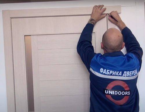 Comment installer indépendamment un loquet dans une porte intérieure: une instruction étape par étape avec une photo