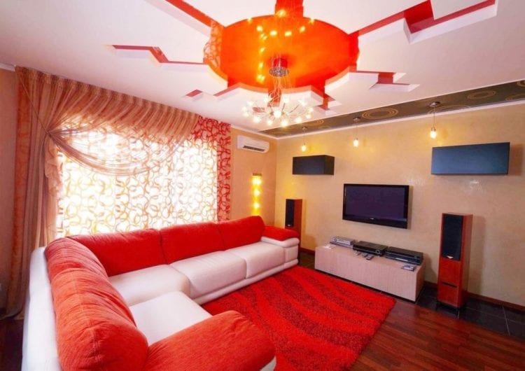 Luminaires dans la salle de bain au plafond: types, principes de placement, nuances d'installation