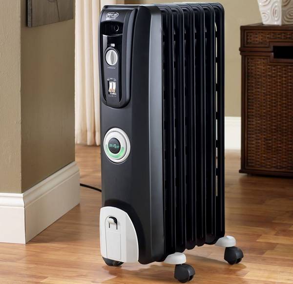 Choisir et comparer un radiateur à huile et infrarouge: les principales différences et caractéristiques, avantages et inconvénients, comparaisons