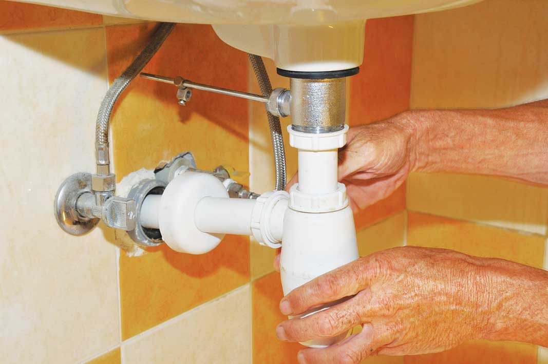 Installer un siphon pour la cuisine en 4 étapes (avec photo)