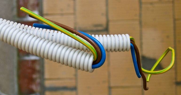 Nous choisissons des tuyaux pour le câblage électrique en tenant compte des caractéristiques du produit et du bâtiment