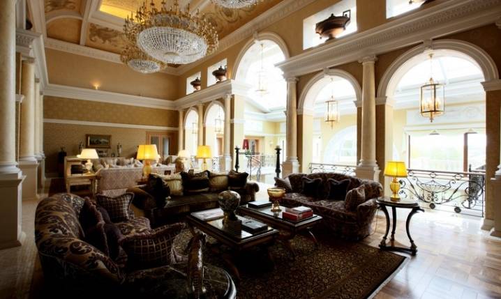 La deuxième lumière dans la maison est une technique architecturale pour agrandir l'espace à l'intérieur