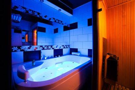 Technologie d'installation de jacuzzi à l'intérieur et à l'extérieur : instructions étape par étape