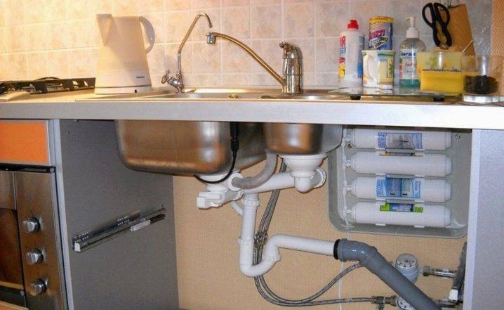 Comment choisir un filtre à eau : types de systèmes de purification et leurs caractéristiques