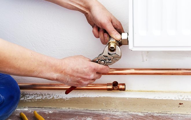 Souder des tuyaux en cuivre : analyse pas à pas du travail et exemples pratiques