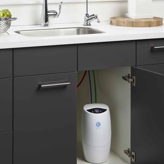 Systèmes de purification d'eau pour une maison de campagne: classification des filtres + méthodes de purification de l'eau