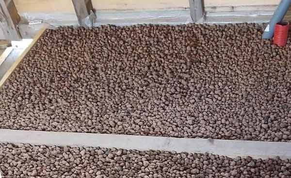 Comment isoler le plafond de la maison du côté du grenier