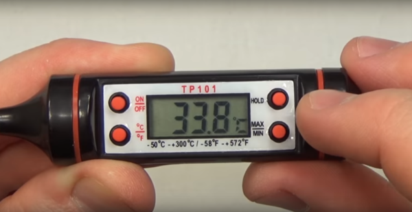 Quelle température devrait être dans le réfrigérateur et le congélateur: normes et normes