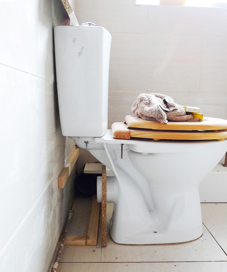 Fixation des toilettes à l'installation : instructions étape par étape