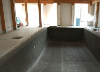 Nous imperméabilisons la piscine : bilan comparatif des matériaux d'étanchéité