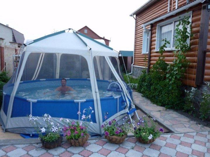 Nous construisons une piscine dans le pays de nos propres mains à partir de matériaux improvisés