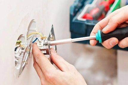 Comment en faire deux à partir d'une prise et comment câbler correctement une prise à partir d'une prise