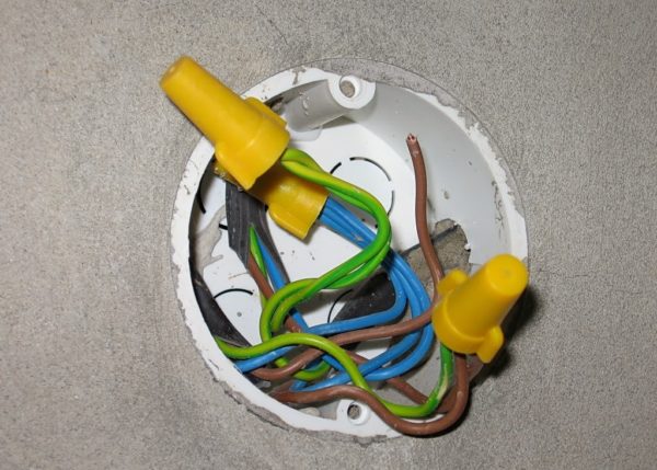 Comment déplacer une prise : instructions pour déplacer une prise vers un autre emplacement