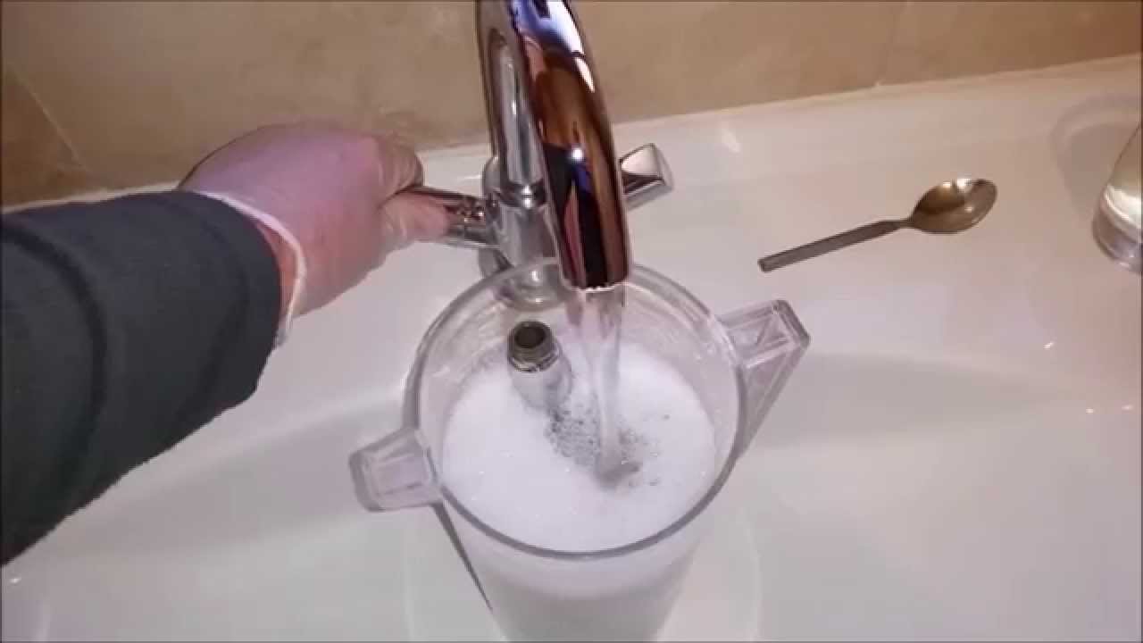 Conseils simples: comment laver efficacement l'évier de la plaque, de la rouille et du jaunissement