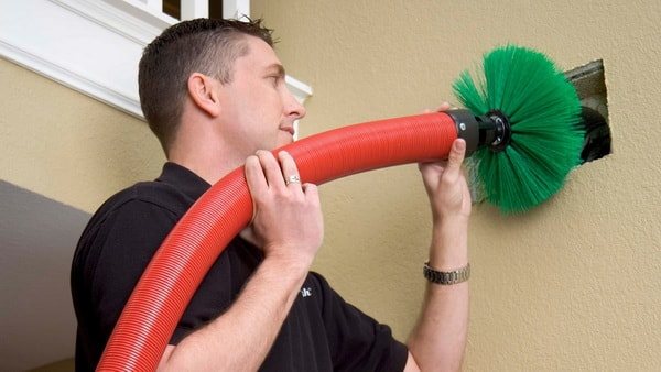 Nettoyage de ventilation : nettoyage des conduits de ventilation dans un immeuble à appartements