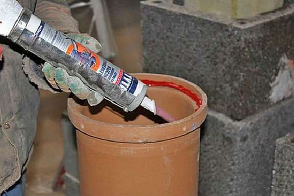 Étanchéité des canalisations d'égout : comment et comment sceller correctement le raccordement ?