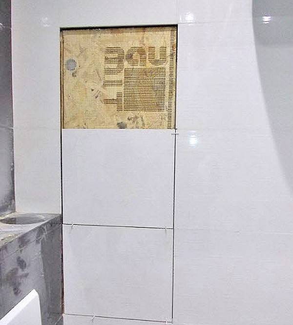 Trappes de plomberie de révision pour la salle de bain et les toilettes: types, règles de placement, caractéristiques de montage