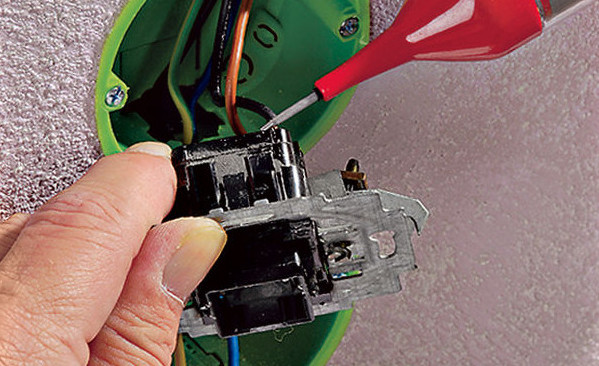 Comment démonter un interrupteur pour réparation ou remplacement