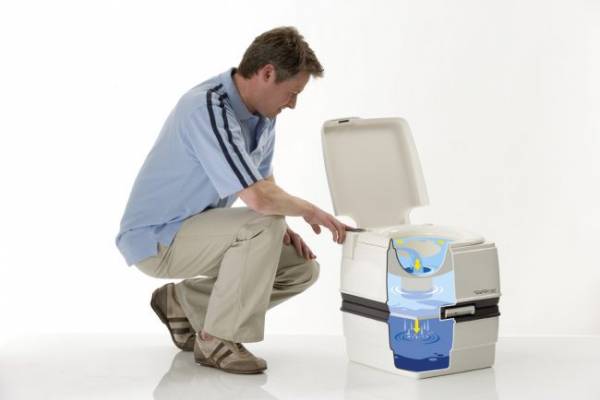 Comment choisir un placard sec pour une résidence d'été: un aperçu et une comparaison de 3 options différentes