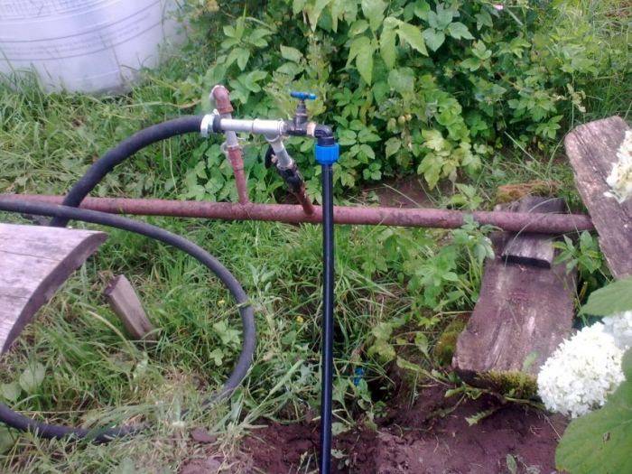 Comment faire entrer de l'eau de manière indépendante dans la maison à partir d'un puits