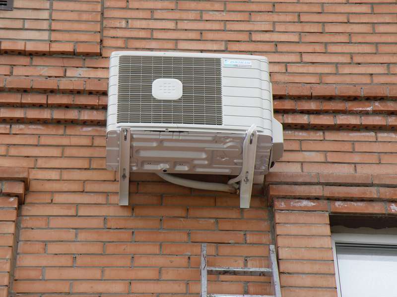 Règles d'installation d'un climatiseur sur la façade d'un immeuble