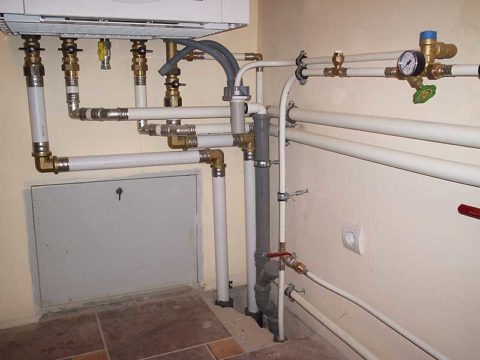 Approvisionnement en eau à faire soi-même pour une maison privée: règles d'aménagement et meilleurs schémas