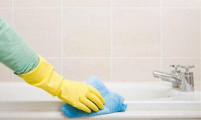 Entretien du bain acrylique à la maison: conseils utiles