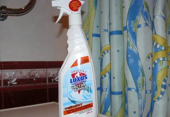 Comment nettoyer une baignoire en fonte à blanc à la maison: conseils vidéo