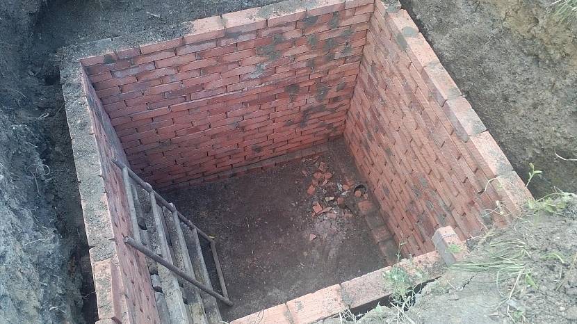 Puisard en brique à faire soi-même - instructions pour la construction d'un puisard (+ photo)