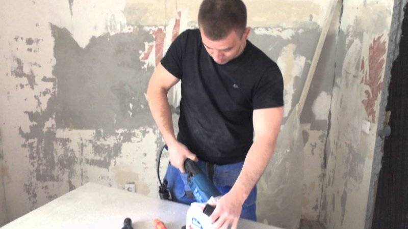 Comment et avec quoi abandonner les murs pour le câblage: briefing sur les travaux de construction