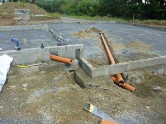 Quelle est la pente du tuyau d'égout est considérée comme optimale dans diverses situations