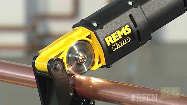 Coupe-tube pour tubes en acier: outils à main et caractéristiques de son choix