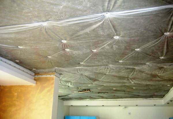 Insonoriser le plafond d'un appartement sous plafond tendu: comment bien équiper l'insonorisation