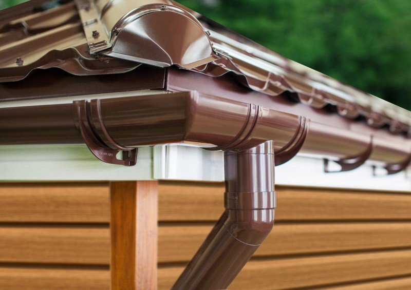 Quelle gouttière est la meilleure, en plastique ou en métal