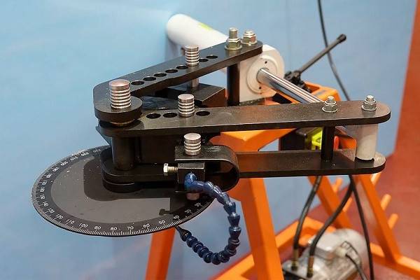 Comment choisir une cintreuse hydraulique: types d'équipements et leurs caractéristiques