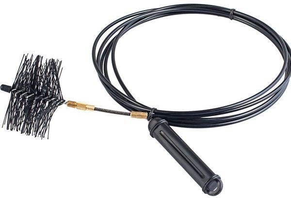 Libérer un ami blanc : réparer un blocage dans les toilettes sans piston ni plomberie