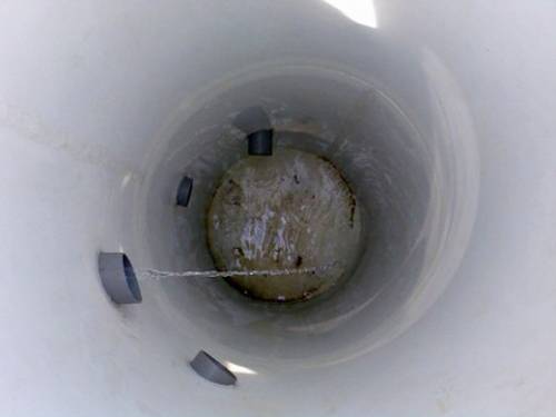 Insertion dans une fosse septique béton : comment imperméabiliser avec un insert plastique