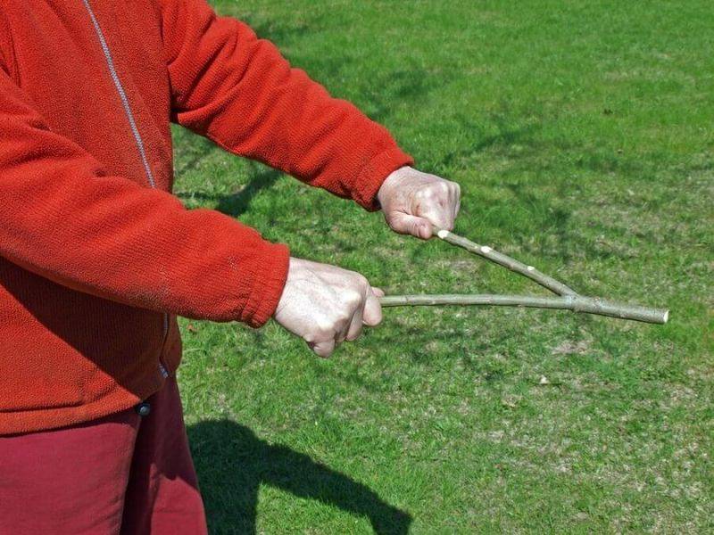 Comment trouver de l'eau pour un puits: toutes les technologies pour trouver des aquifères