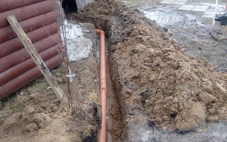 Ventilation des tuyaux d'égout en plastique dans une maison privée: possibilité de construction et meilleures options