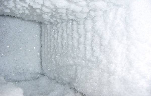 Guerre avec le royaume de la neige : comment enlever la glace du réfrigérateur sans décongeler