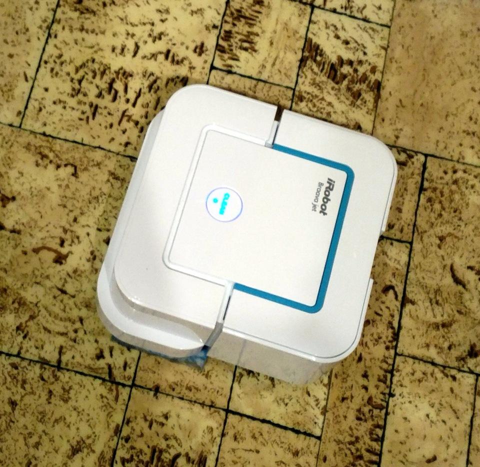 Présentation du robot aspirateur braava 240 jet de irobot