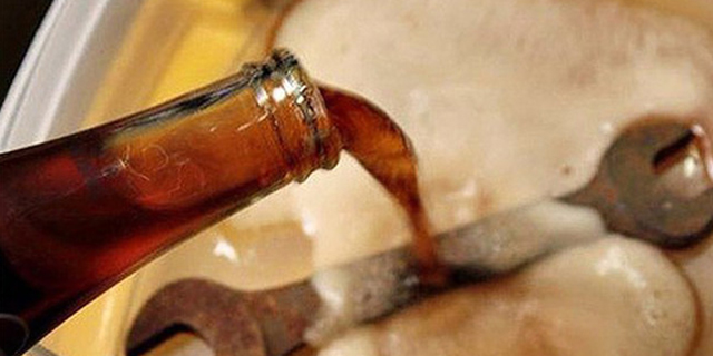 Nettoyer la cuvette des toilettes avec Coca-Cola: comment utiliser la boisson, laquelle convient aux cuvettes des toilettes, avis